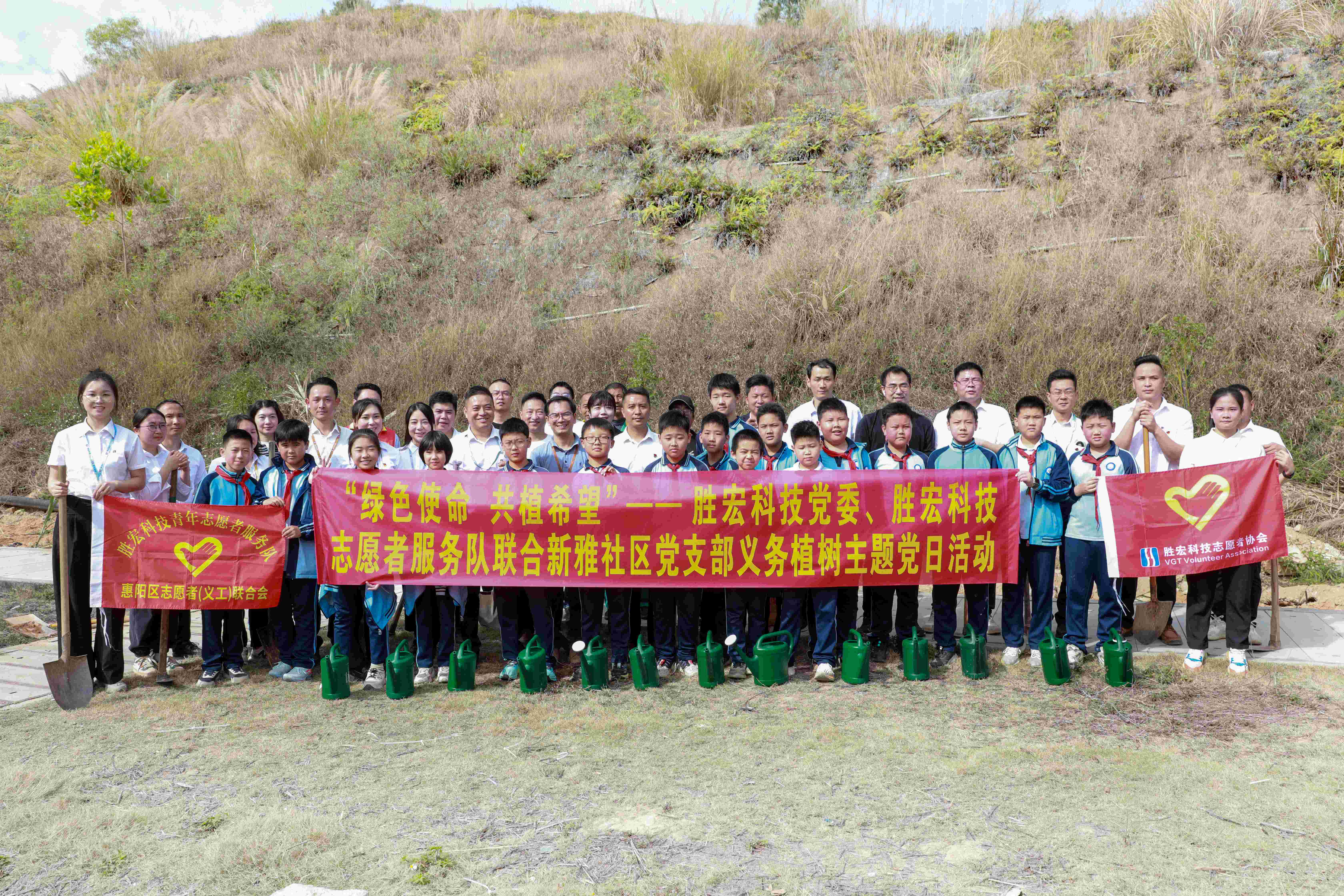 “绿色使命，共植希望”|bbin宝盈科技党委、志愿者服务队联合新雅社区开展义务植树活动